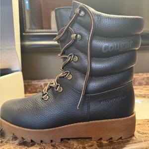 Cougar original pillow boots, women's s size 9, black waterproof.